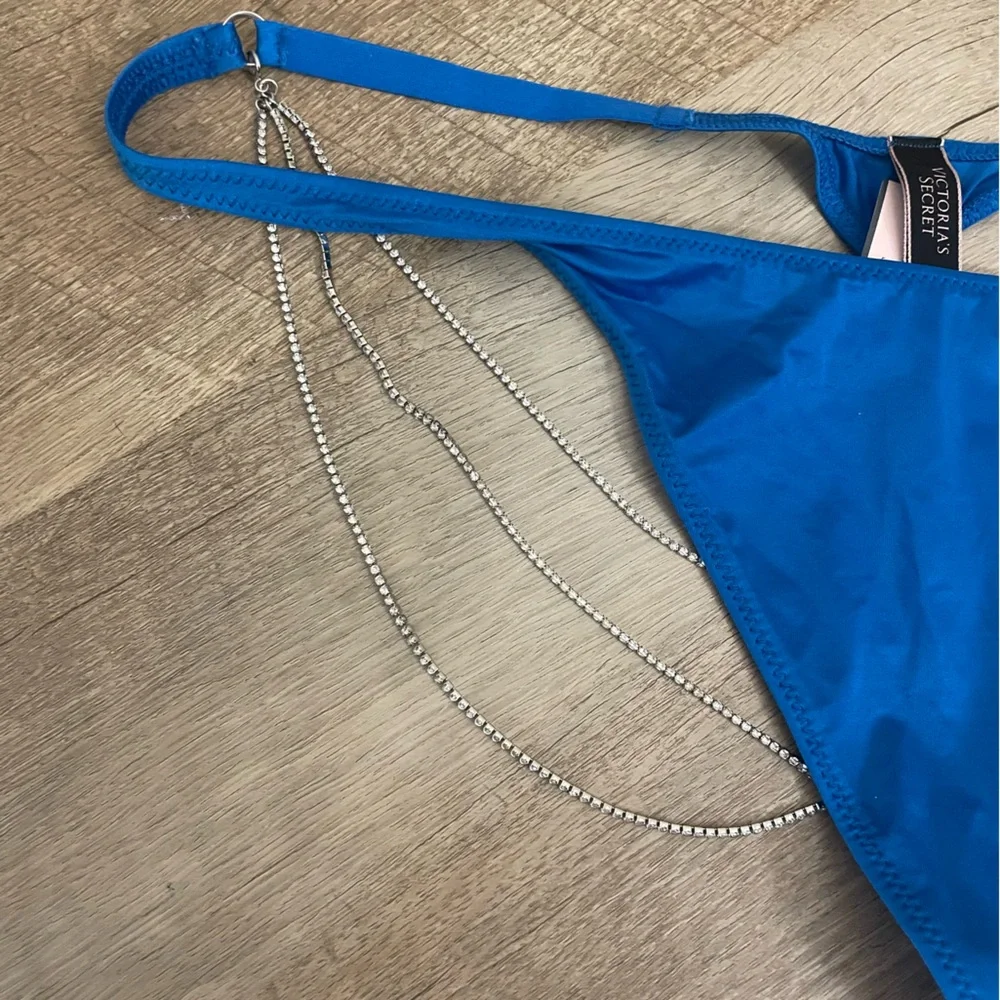 Victoria's Secret Blue V-String with Chain Accent - Picture 5 of 9
